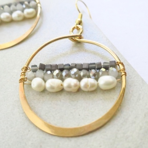 1 LEFT 5 🌟Dangle Potato Pearl Hoop earrings - Picture 4 of 8
